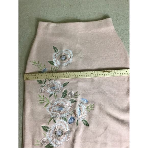 Calvin Klein Knit Pencil Skirt Floral Embroidery Detail Pink Sz. Small - Picture 7 of 12